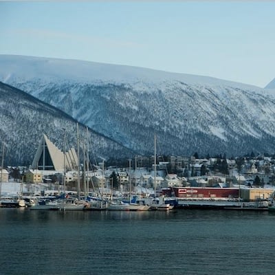 bilde av Tromsø med ishavskatedralen