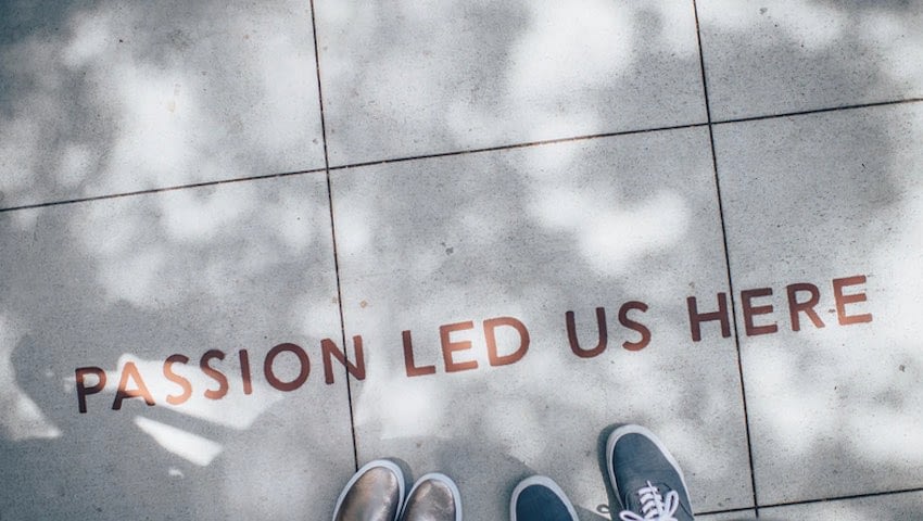 Skrift på fortauet: Passion led us here
